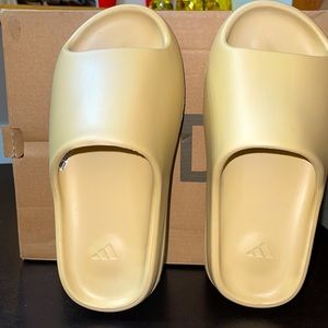 YEEZY slides, size 5. New with box and original packaging.